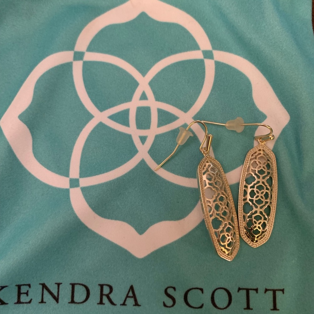 Kendra Scott classic pattern dangle earrings